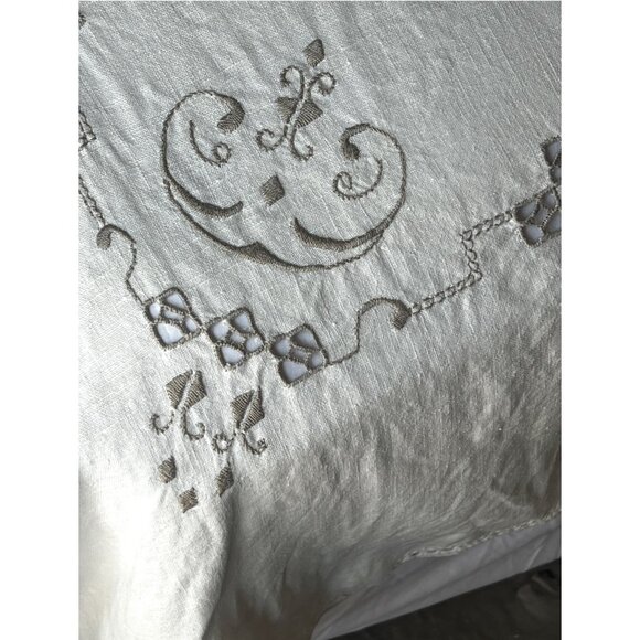 Hand Embroidered Beige Linen Tablecloth & 6 White Napkins Cut Outs - Picture 7 of 16